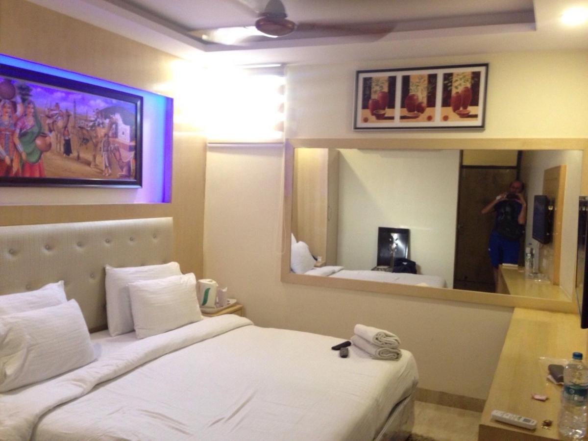 Hotel Arjun Ню Делхи Екстериор снимка