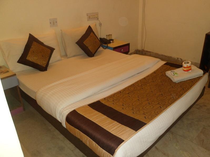 Hotel Arjun Ню Делхи Екстериор снимка