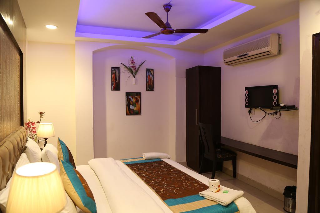 Hotel Arjun Ню Делхи Екстериор снимка