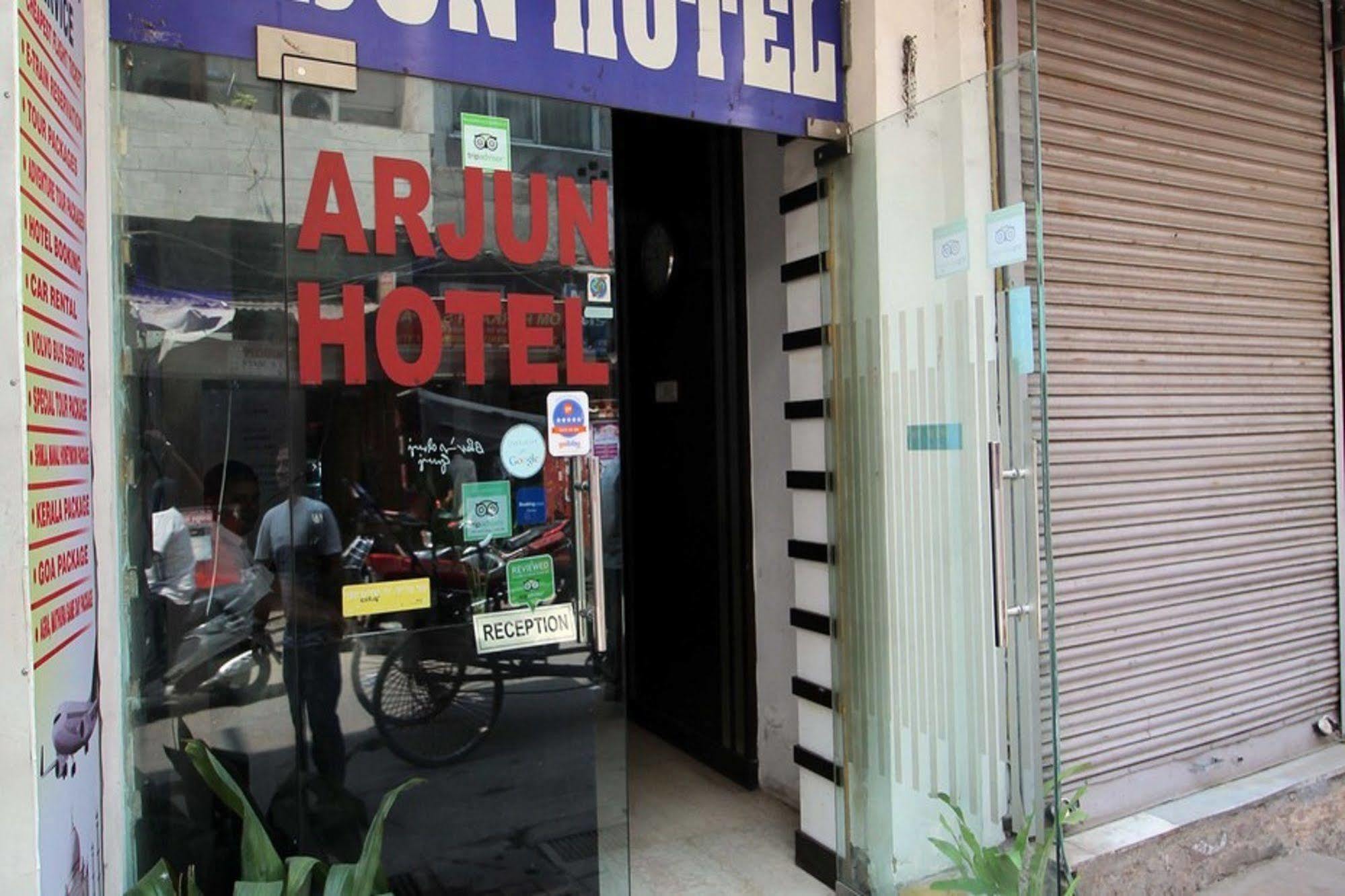 Hotel Arjun Ню Делхи Екстериор снимка