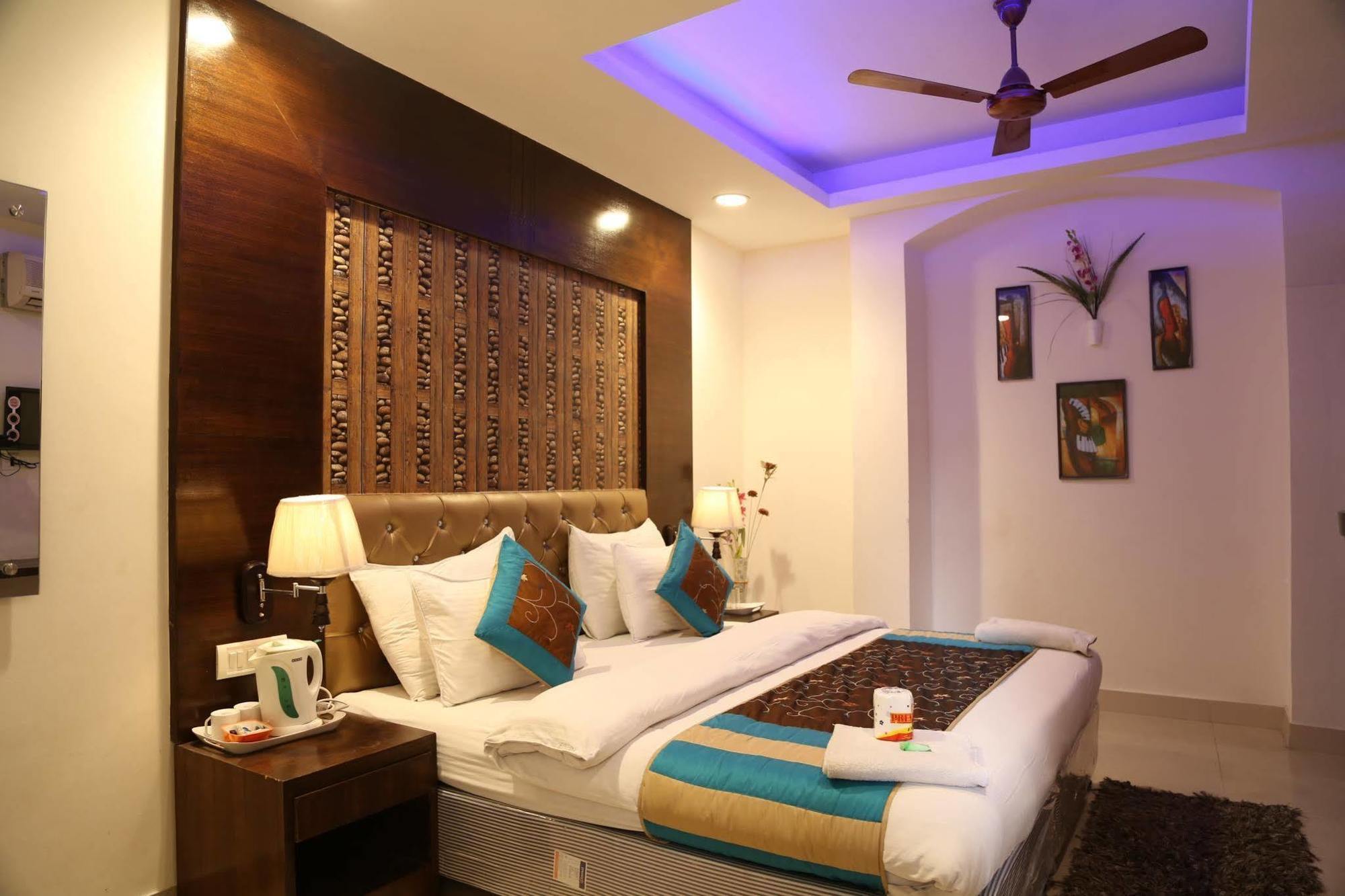 Hotel Arjun Ню Делхи Екстериор снимка