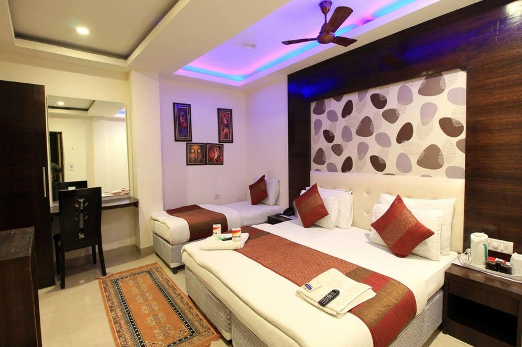 Hotel Arjun Ню Делхи Екстериор снимка
