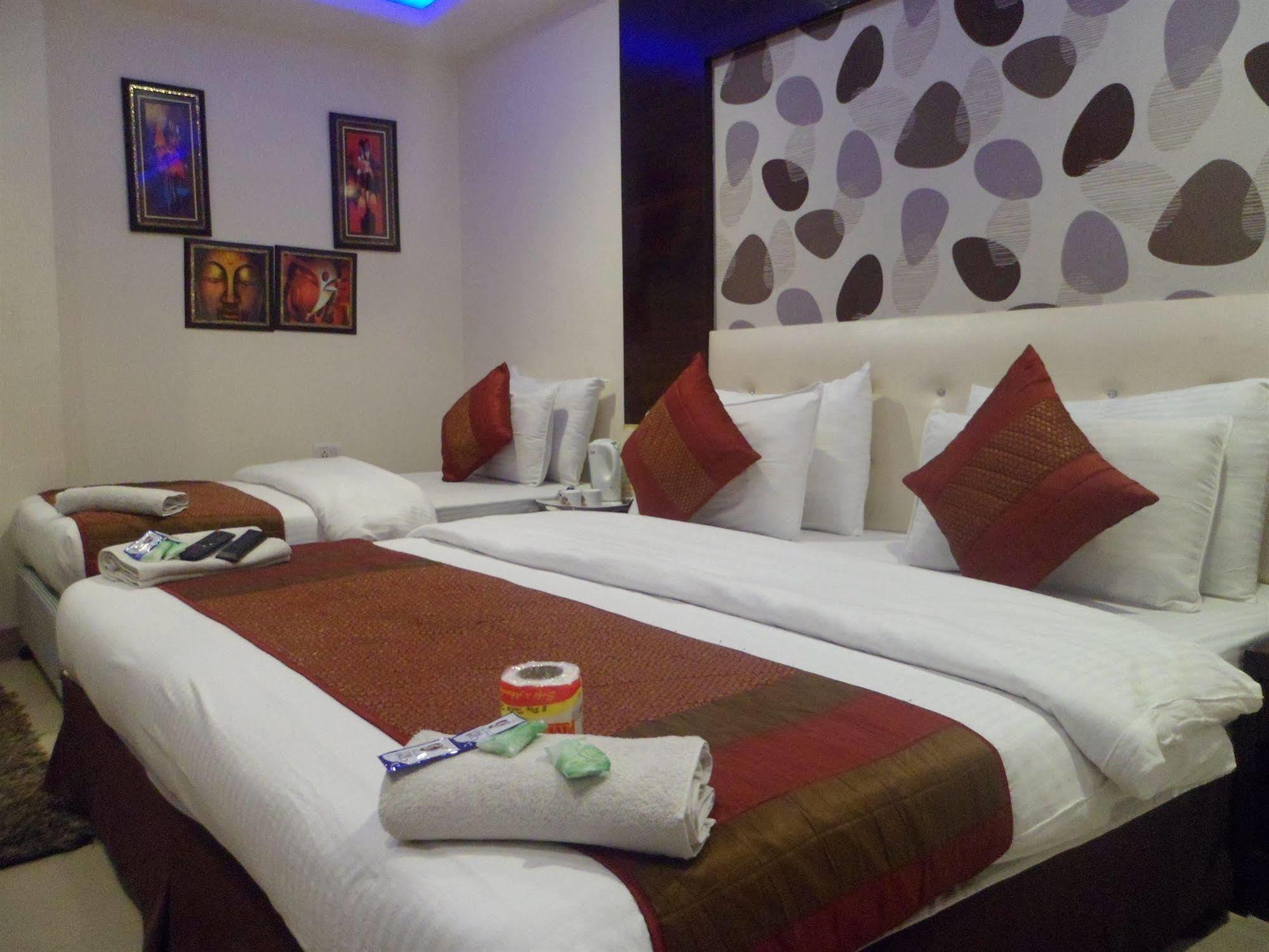 Hotel Arjun Ню Делхи Екстериор снимка