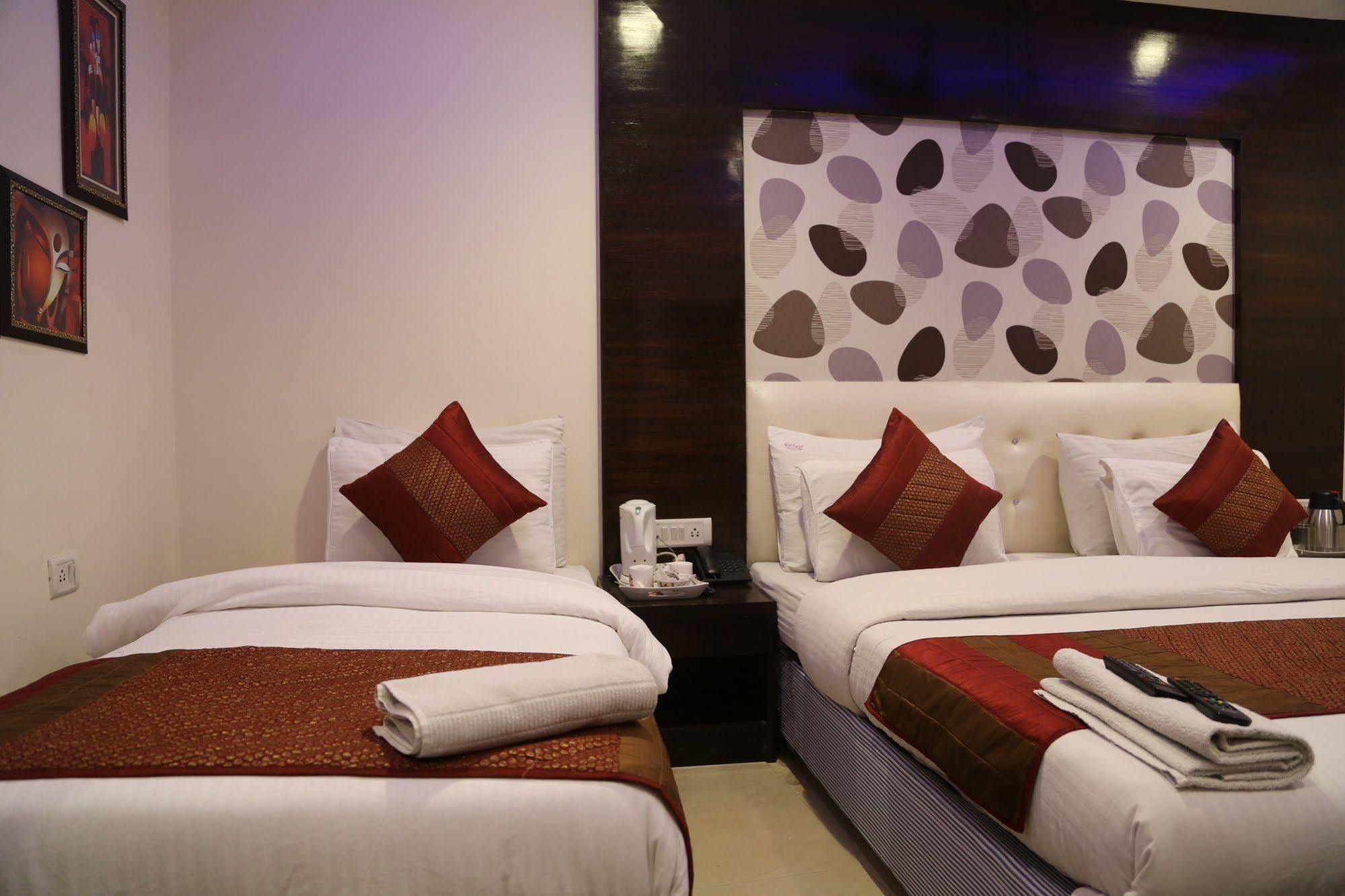 Hotel Arjun Ню Делхи Екстериор снимка