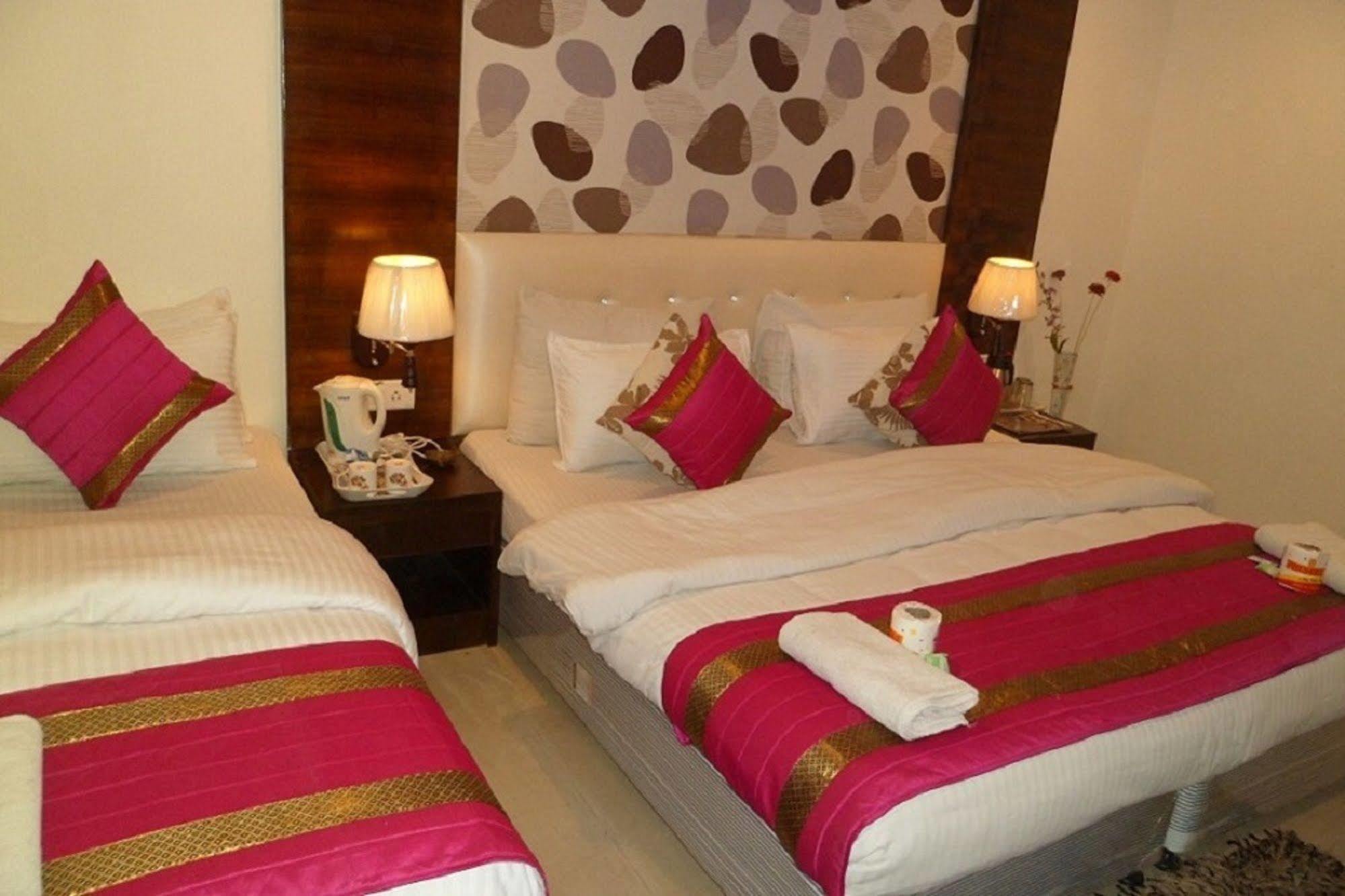 Hotel Arjun Ню Делхи Екстериор снимка