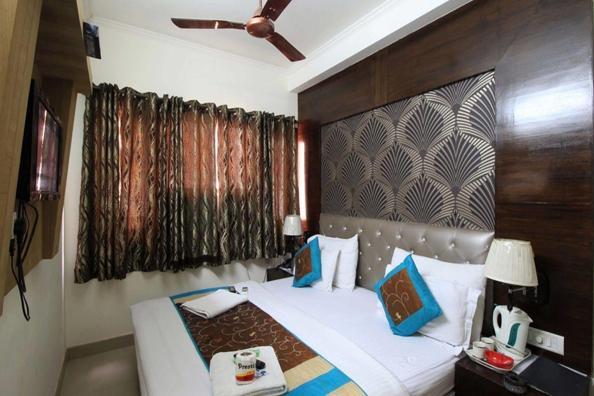 Hotel Arjun Ню Делхи Екстериор снимка