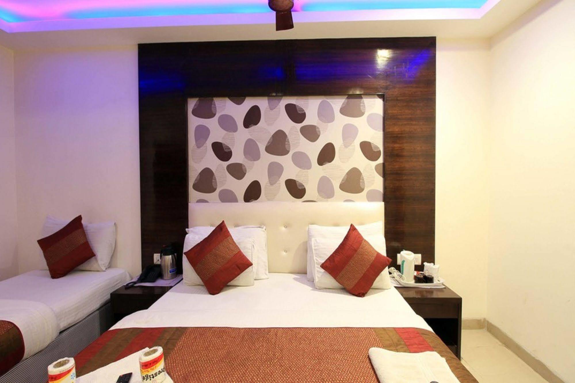Hotel Arjun Ню Делхи Екстериор снимка